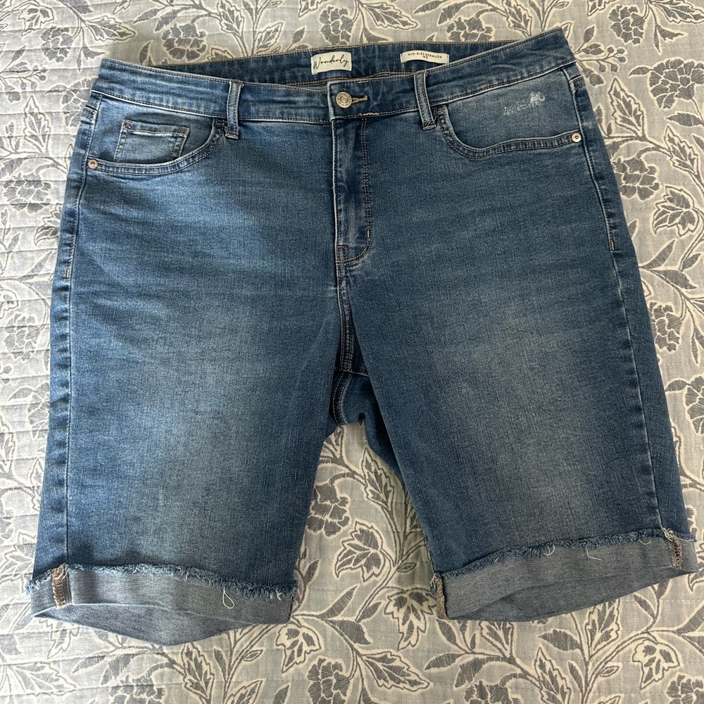 Wonderly Bermuda Shorts